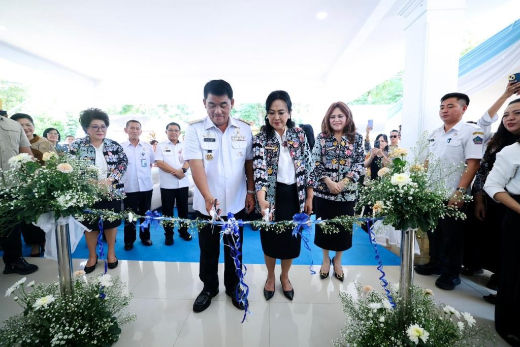 gubernur-yulius-resmikan-galeri-dekranasda-sulut-dorong-produk-lokal-jadi-etalase-wisata-dunia